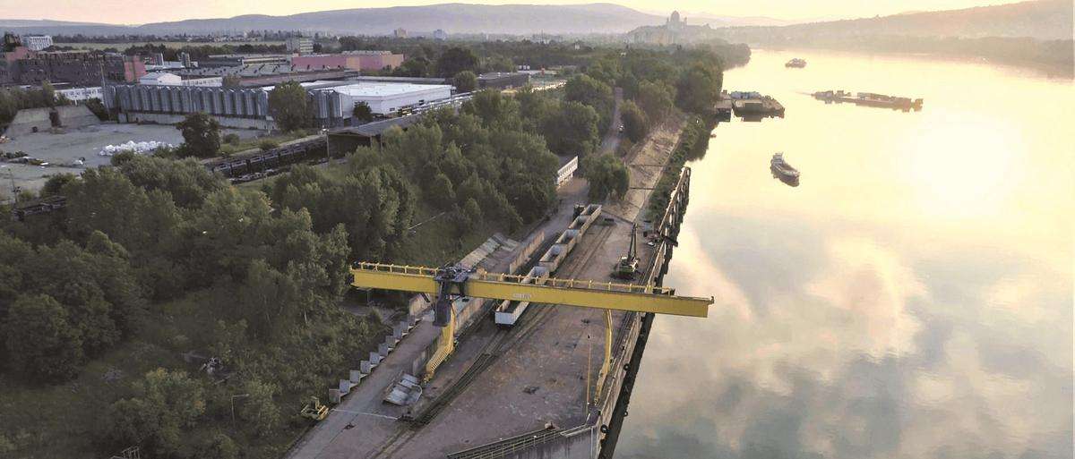 Panoráma priemyselného parku v Štúrove